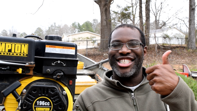 Damon tries camera, epically misses focus!